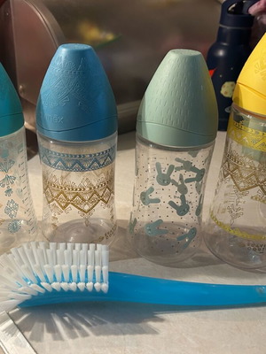 Μπιμπερό πλαστικά Suavinex μεταχειρισμένα, 4 τεμάχια με βούρτσα και στεγνωτήρα