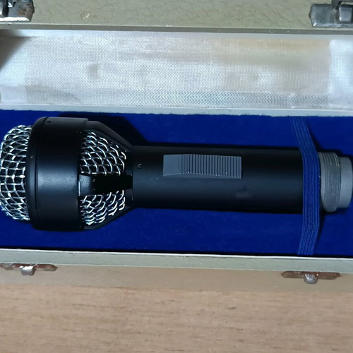 Beyer Dynamic M 410 Vintage Microphone Like New with Original Case
