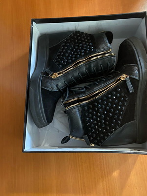 Black ankle boots used, size 40, lace-up