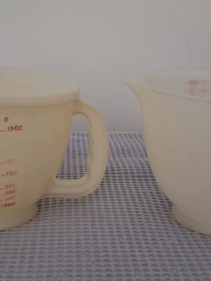 Vintage δοσομετρητές Tupperware μεταχειρισμένοι, σετ 2 τεμαχίων