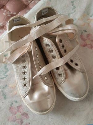 Girls' athletic shoes size 36 like new, white and beige