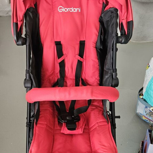 Giordanni stroller like new with slight canopy fading
