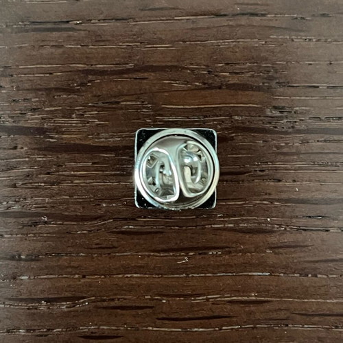 Lapel pin with LU logo like new