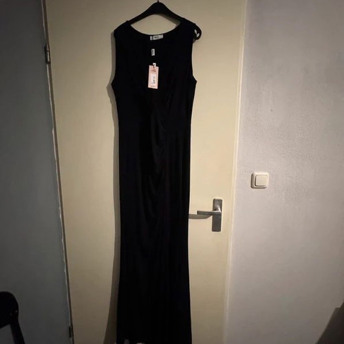Wal G maxi dress black sleeveless with deep V-neck