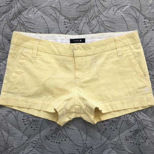 Hurley Summer Shorts women's size L yellow, like new