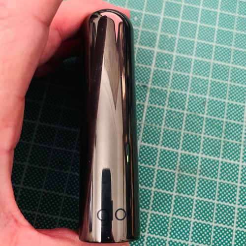 Glo Hyper tobacco heating device used with charging cable