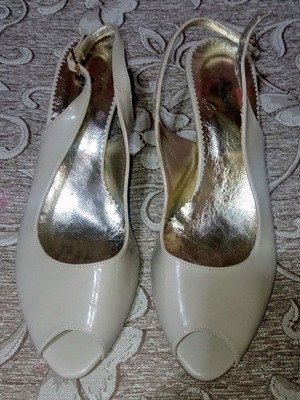 Women's pumps size 41 new, beige with low heel