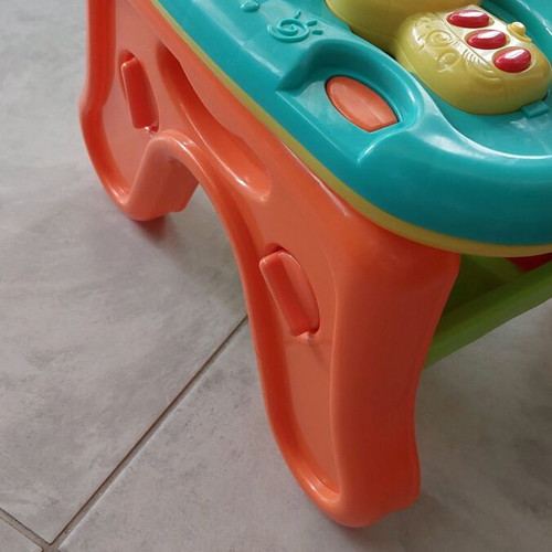 Playgo activity table like new, double-sided