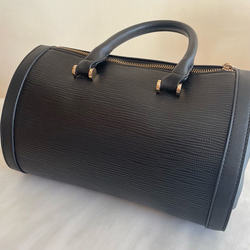 Black large handbag like new, leatherette