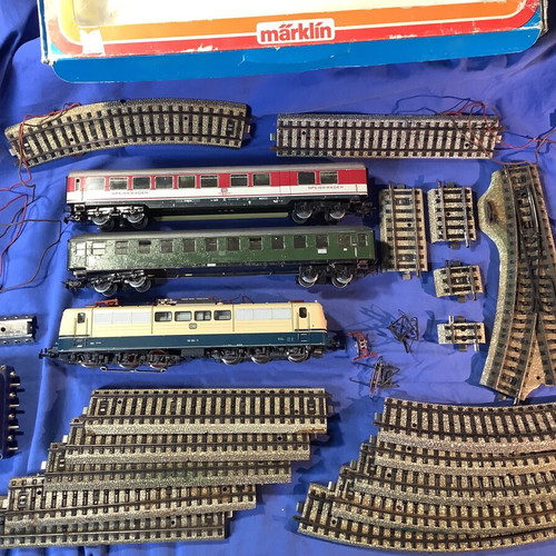 Marklin set electric locomotive 3058, carriages, parts and rails used
