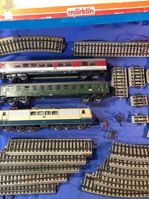Marklin set electric locomotive 3058, carriages, parts and rails used
