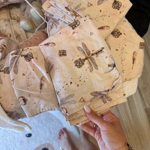 Baby Nest Winged Key like new with latex mattress and cotton fabric
