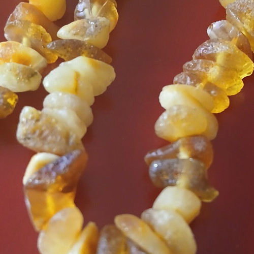 Necklace with unbreakable amber, 42 cm, like new