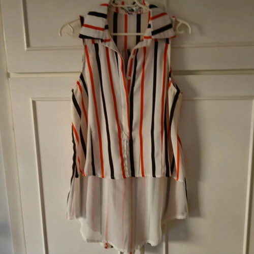 Striped sleeveless shirt size Medium like new, multicolor
