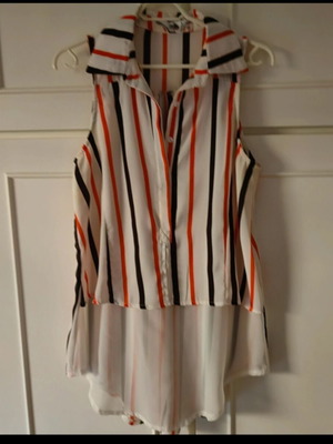 Striped sleeveless shirt size Medium like new, multicolor