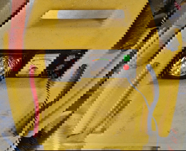 ! Traction Εκκινητής μπαταρίας αυτοκινήτου με αεροσυμπιεστη, φακό για επισκευή ή ανταλλακτικά