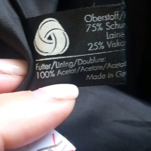 Checked coat with velvet collar, like new, size L