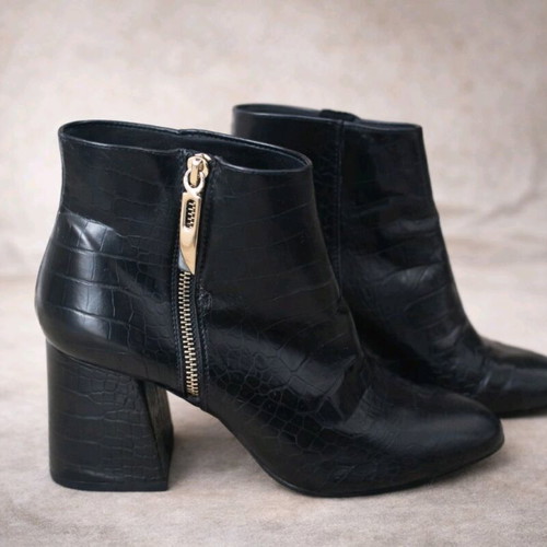 Pull & Bear black ankle boots with croco design and zipper like new