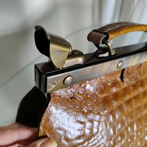 Leather vintage handbag brown like new with small defect