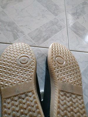 Athletic shoes like new for girls size 38