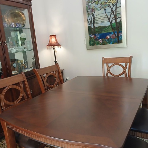 Dining set with vitrina-buffet and extendable table with 6 chairs, like new