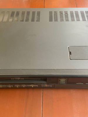 Toshiba Video Cassette Recorder Model No. V-73W μεταχειρισμένο, χρειάζεται ανανέωση - επισκευή
