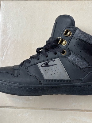 O’Neill athletic shoes like new, size 40