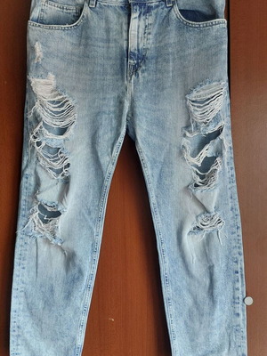 Staff women's jeans like new with front rips