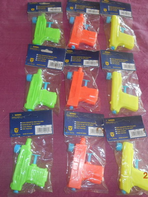 Water Gun available in 3 colors, new