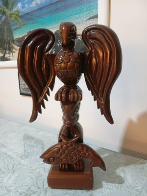 Handmade mahogany woodcarving eagle like new