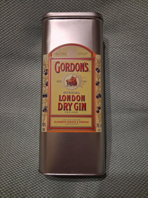 Gordon's Metal Collectible Case like new
