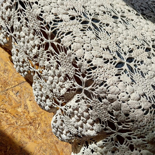Crocheted tablecloth like new, rectangular 175x140 cm, handmade