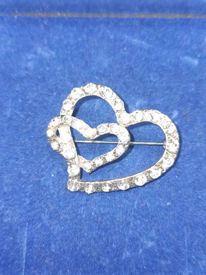 Pin shiny hearts like new, silver
