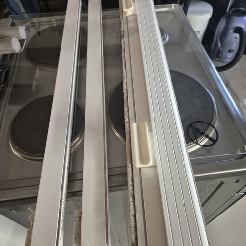 Automatic Aluminum Vertical Rolling Screen 75x79 cm, like new, white electrostatic paint