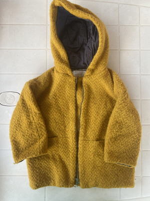 Zara girl jacket with hood and zipper, warm and light