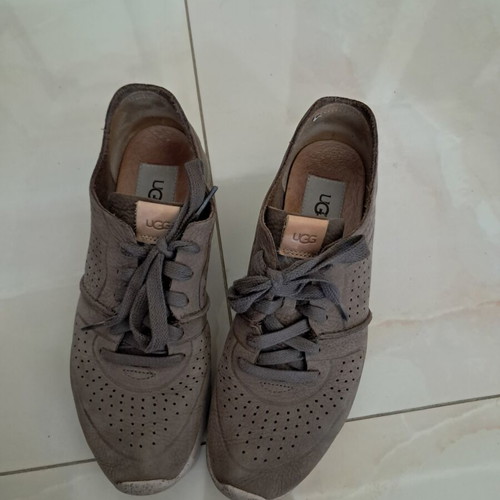 Ugg Australia sneakers like new, size 38, brown
