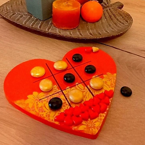 Handmade ceramic heart-shaped tic tac toe new, hand-painted