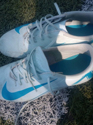 Nike Mercurial Vaper Club ποδοσφαιρικά παπούτσια σαν καινούργια, μέγεθος 42,5