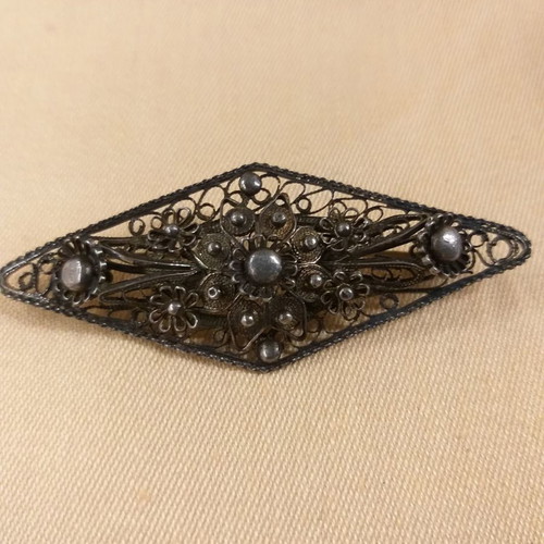 Silver filigree rhombus-shaped pin very old