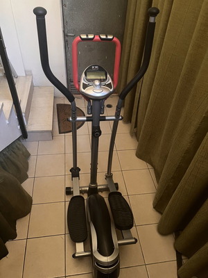 Elliptical fitness machine used in good condition