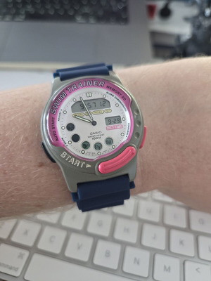 Casio SMW-100 ρολόι προπόνησης κολύμβησης σε γκρι, ροζ και μπλε