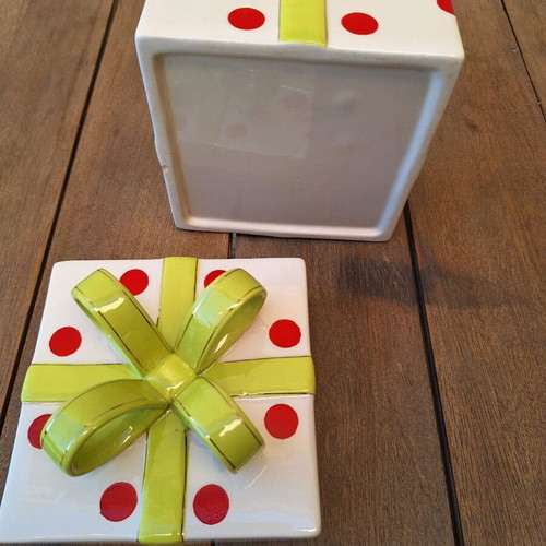 Clay container for chocolates used, porcelain style, 13×13×9 cm
