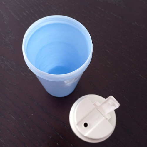Vintage plastic shaker cup like new