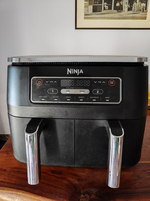 Ninja air fryer with 2 baskets 2400W 7.6L