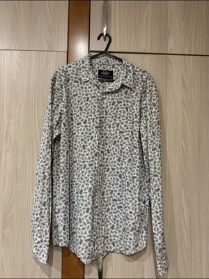 Staff men's floral shirt size small like new, multicolor silver