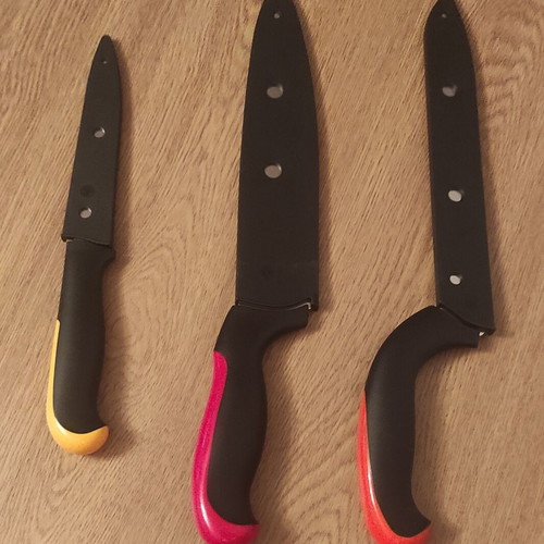 Tupperware knives set of 3 unused