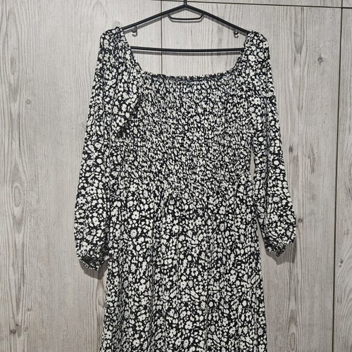 Spring floral dress like new, airy fabric, black and white, size L