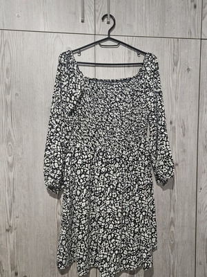 Spring floral dress like new, airy fabric, black and white, size L
