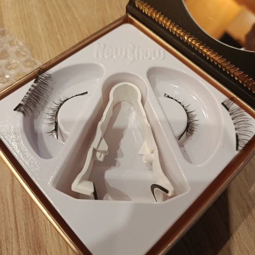 Magnetic Eyelashes and Eyelash Curler like new, reusable fiber