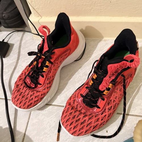 Curry 9 Athletic Shoes size 41 like new, red Under Armour